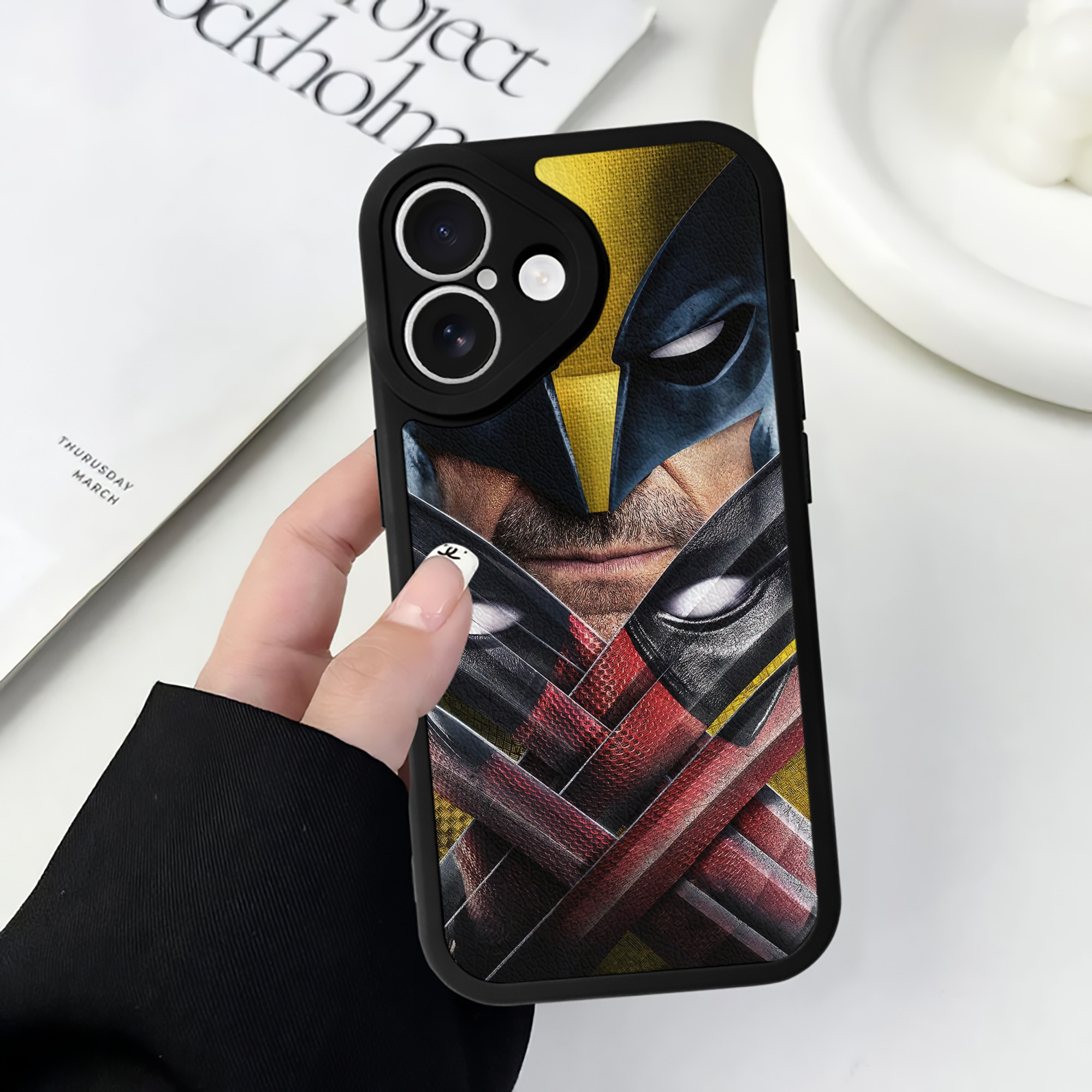 （画像用） Deadpool デッドプール 【iPhone 16シリーズ対応】シリコンスマホケース（レザー調） 材質：シリコン